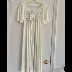 Vintage 1980’s Carriage Court Short Sleeve White Nightgown One-Size-Fits-All Lace Embroidered Pink Green Floral Design NEW w/ Tag