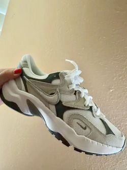 New- Nike Al8