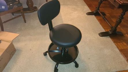 NEW! Rolling mechanics chair