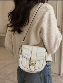Beautiful Coach mini bag, compact and stylish. Perfect for everyday essentials like phone, keys, and cards. Lightweight, elegant, and easy to carry.