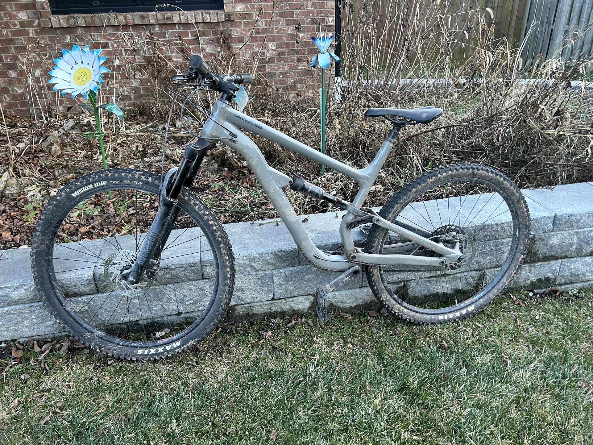 XL Cannondale Full Suspension MTB