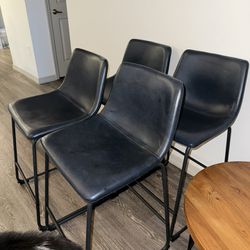 4 Counter Height Barstools 
