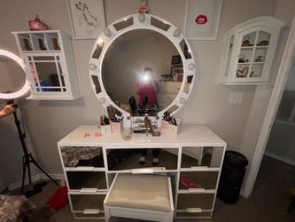 Make up dresser