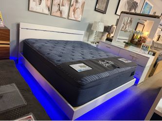 Gorgeous led bedroom set! Platform! 📲✅❤️