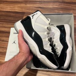 Air Jordan 11 Concord