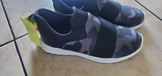 New Boys Shoes. Size 5