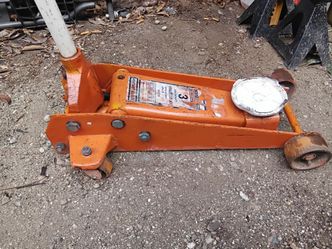 Gato 3 toneladas torres 3 toneladas y cruseta  buenas condiciones todo x  $130 obo
