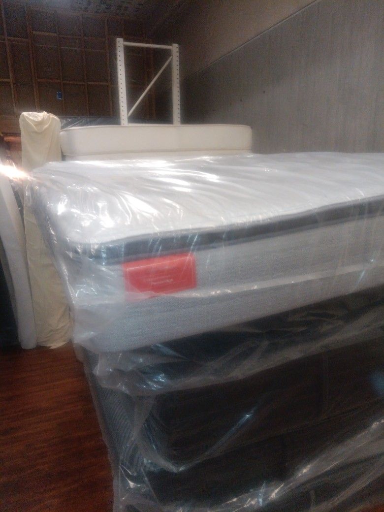 π₯π₯π₯π₯ $199 California King Pillow Top Mattress Only $199 π₯π₯π₯π₯