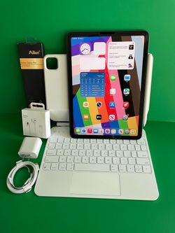 Apple IPad Air 5th Generation (10.9” Liquid Retina/ M1 chip / 2022 Model) 64GB with pen, keyboard case & Accessories (256gb $479)