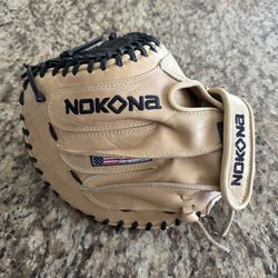 Nokona Fastpitch Catcher's Mitt