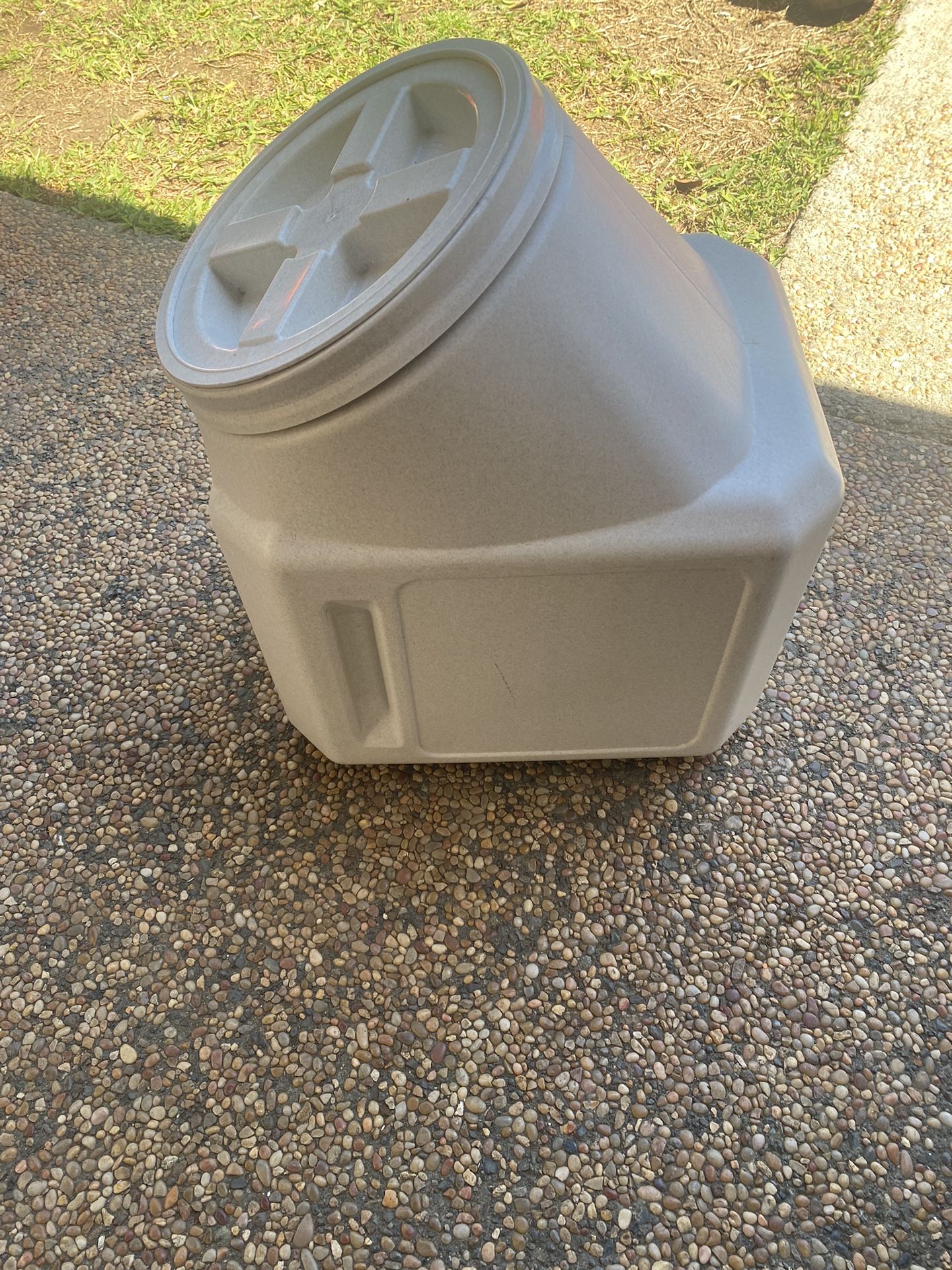 60 Pounds Pet Food Container