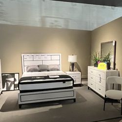 White 4PC Queen Bedroom Set