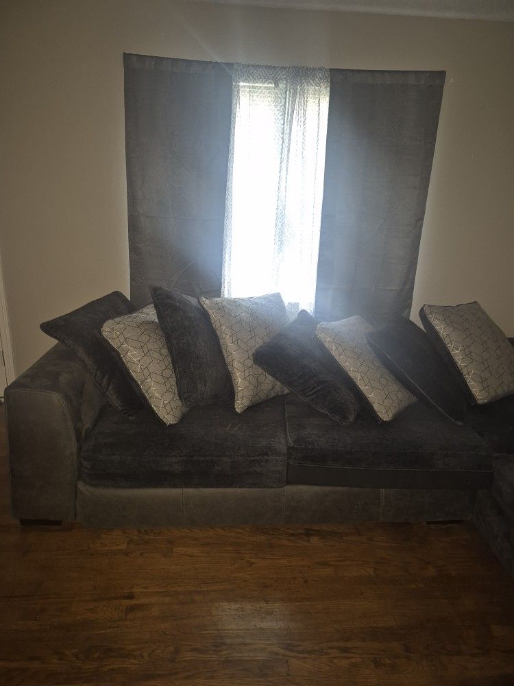 Couch For SALE 250$