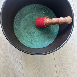 12 inch singing bowel, have a very deep sound