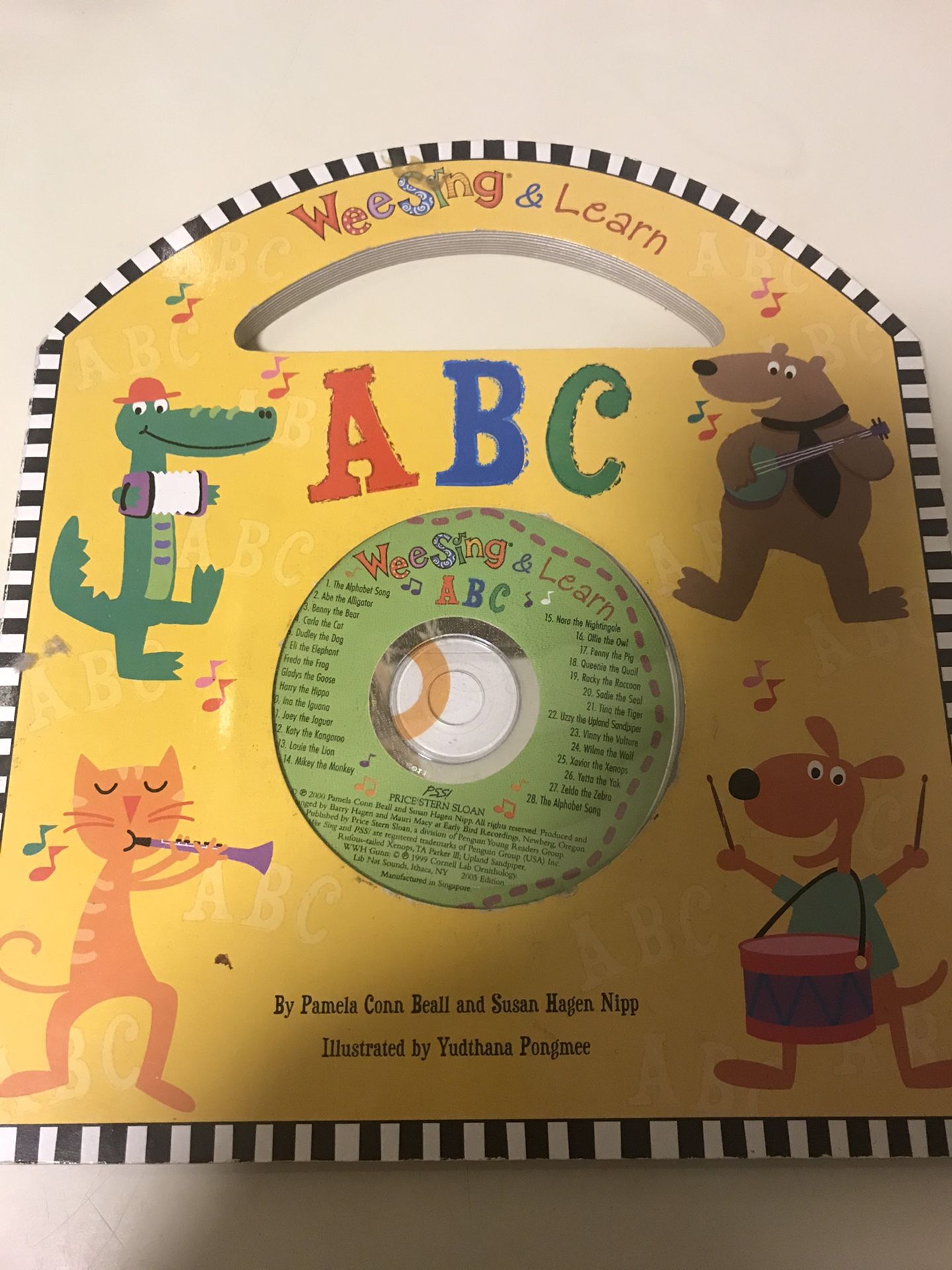 WEE SING AND LEARN ABC HARD COVER BOOK WITH CD