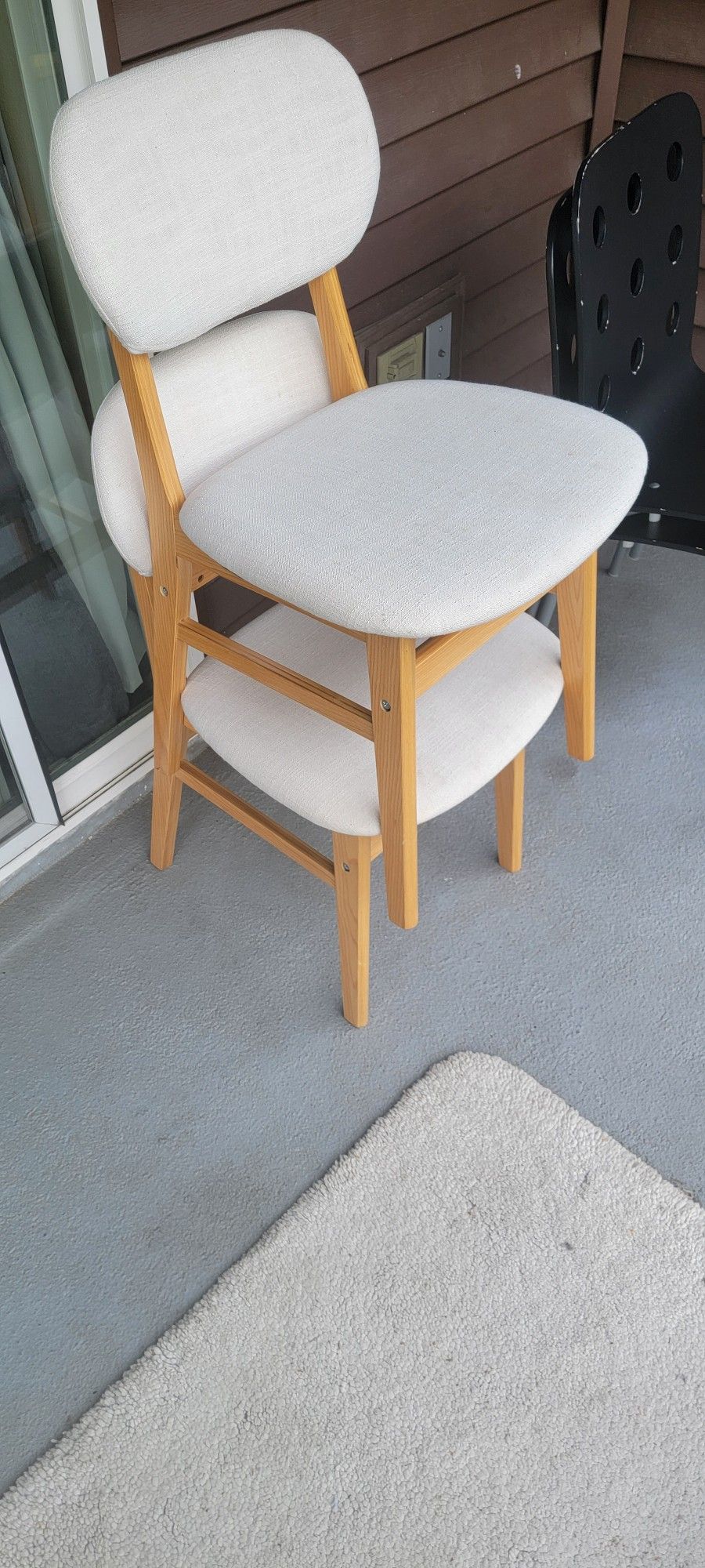 4 Chairs