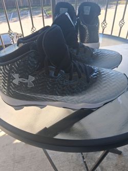 Size 10 Under Armour Football Cleats