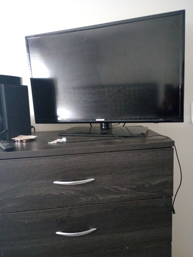 28 Inch Samsung TV$40 IF GONE TODAY!