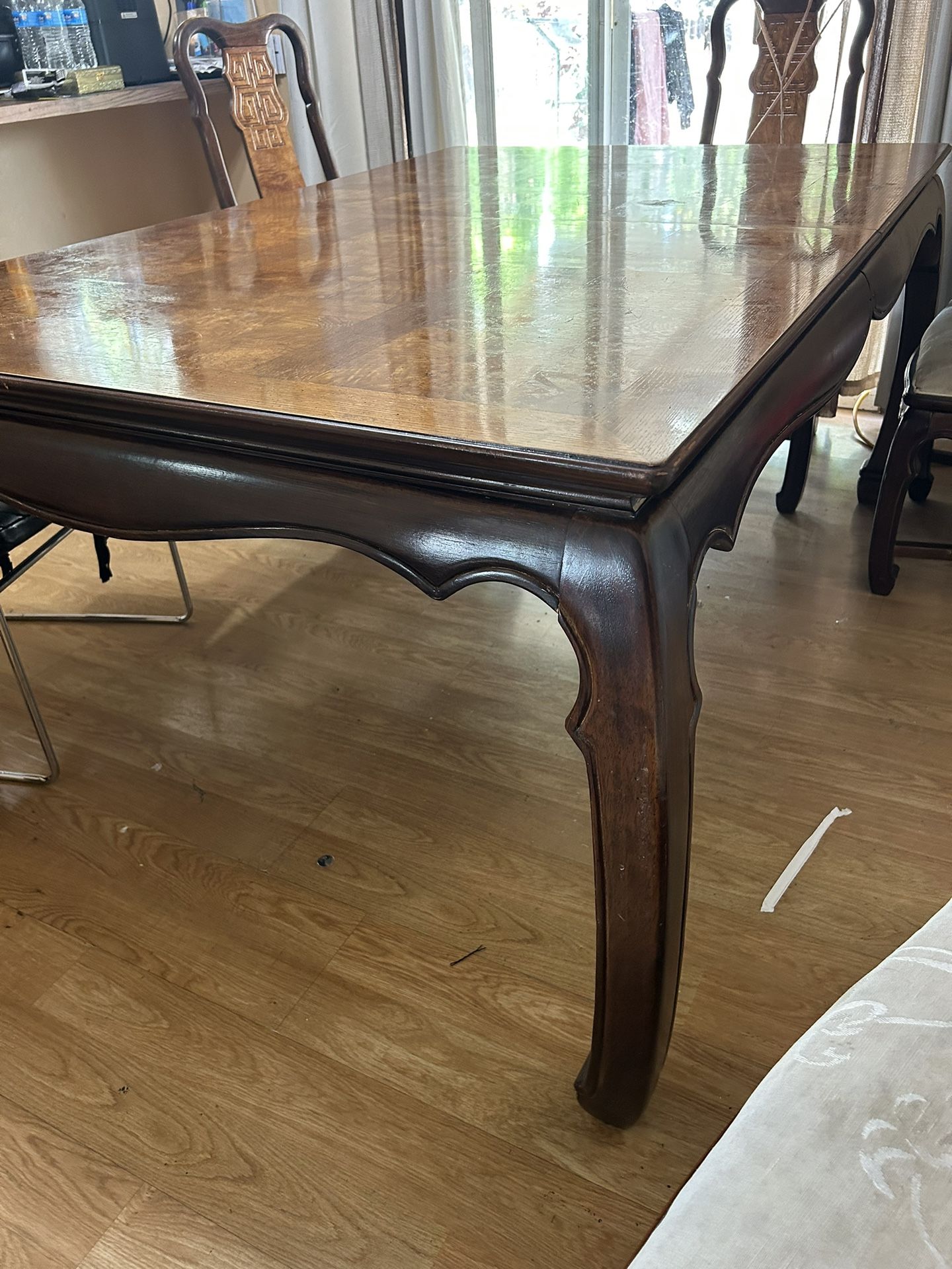 Table, dining room and 5 chairs