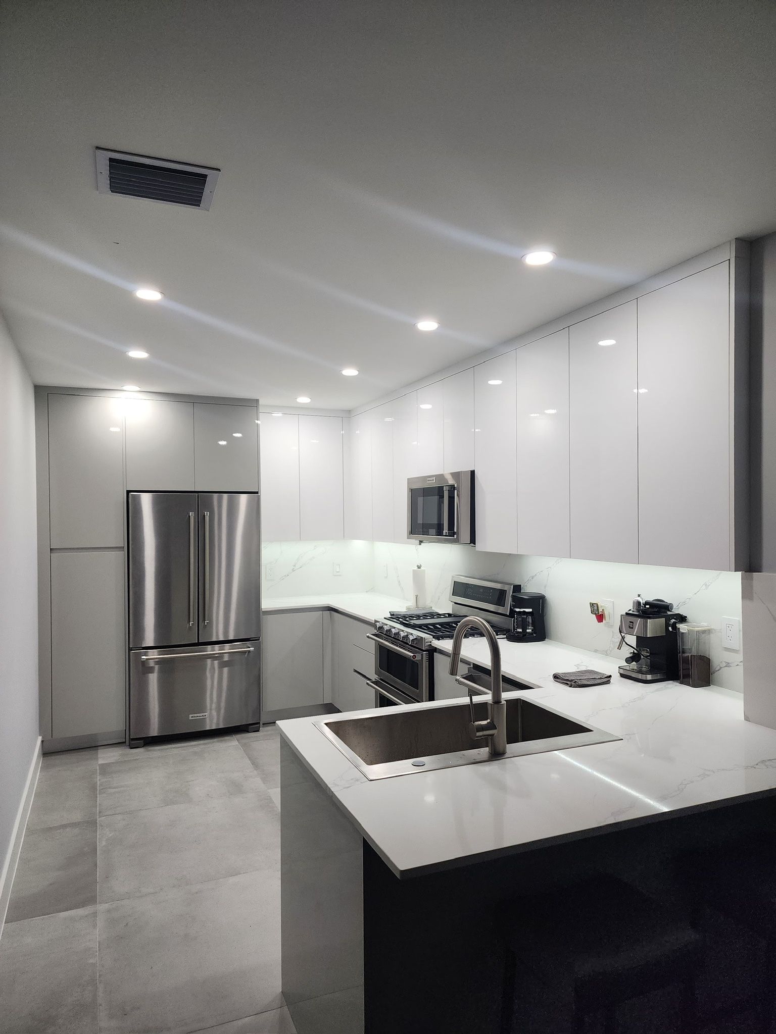 Custom Kitchen Cabinets in Doral – Showroom, Design, Personalized Service, Fast Delivery & Professional Installation