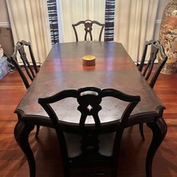 Dining Room Table / Dark Brown 