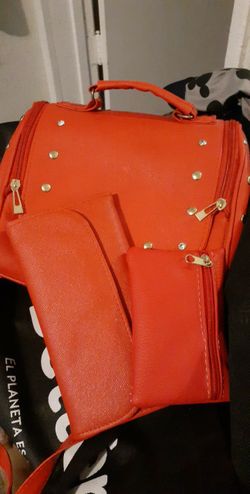 New...Combo bolsa roja . Cartera ...y monedero por 12 dólares