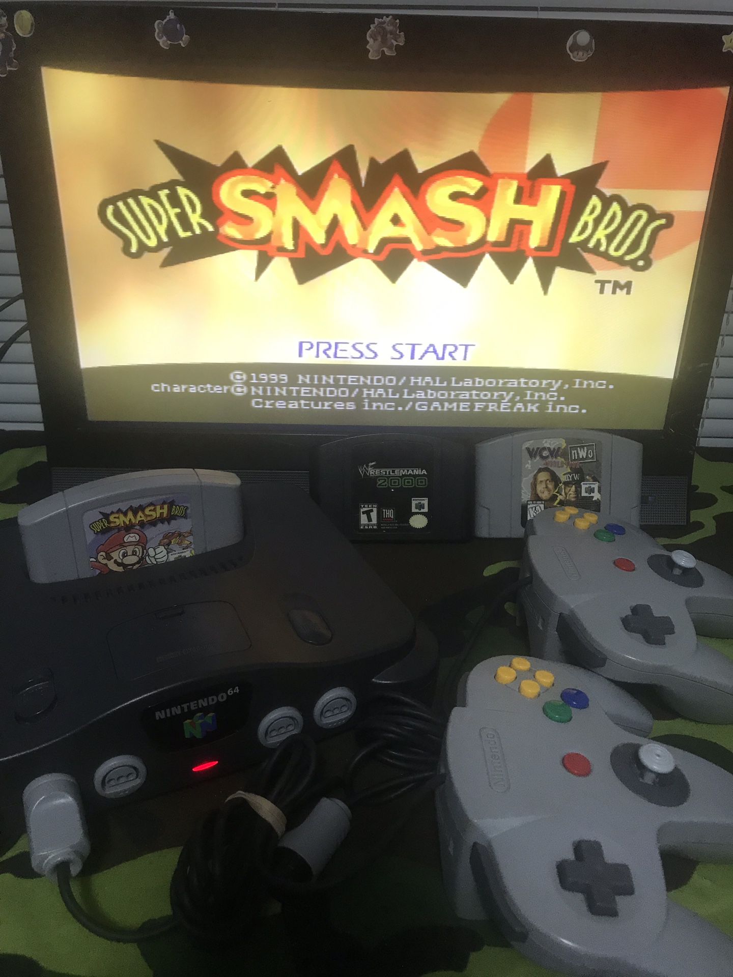 Nintendo 64 ~ Super Smash Bros ! ~ 2 controllers + More!!