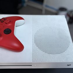 Xbox One S, With Red Controller 