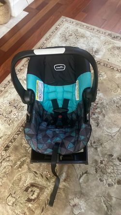 Evenflo Infant car seat with  base,not  sun shade protection ,like new,exp.04/08/2030.