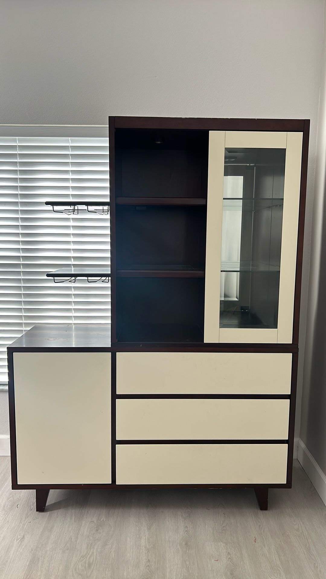 China Cabinet 2 Piece Hardware Included