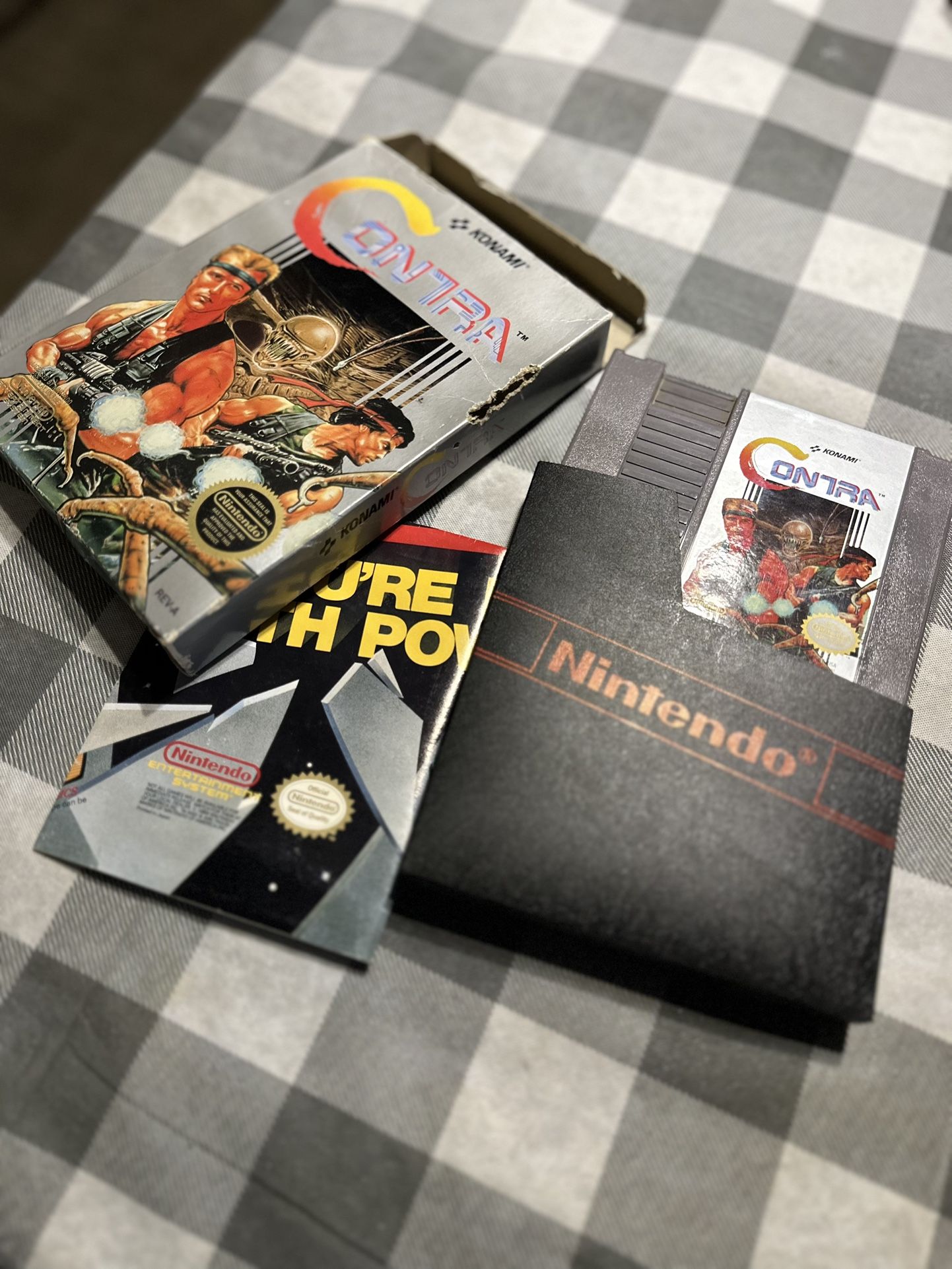 Contra (Nintendo NES 1988) COMPLETE w/ Box. Game WORKS Great!
