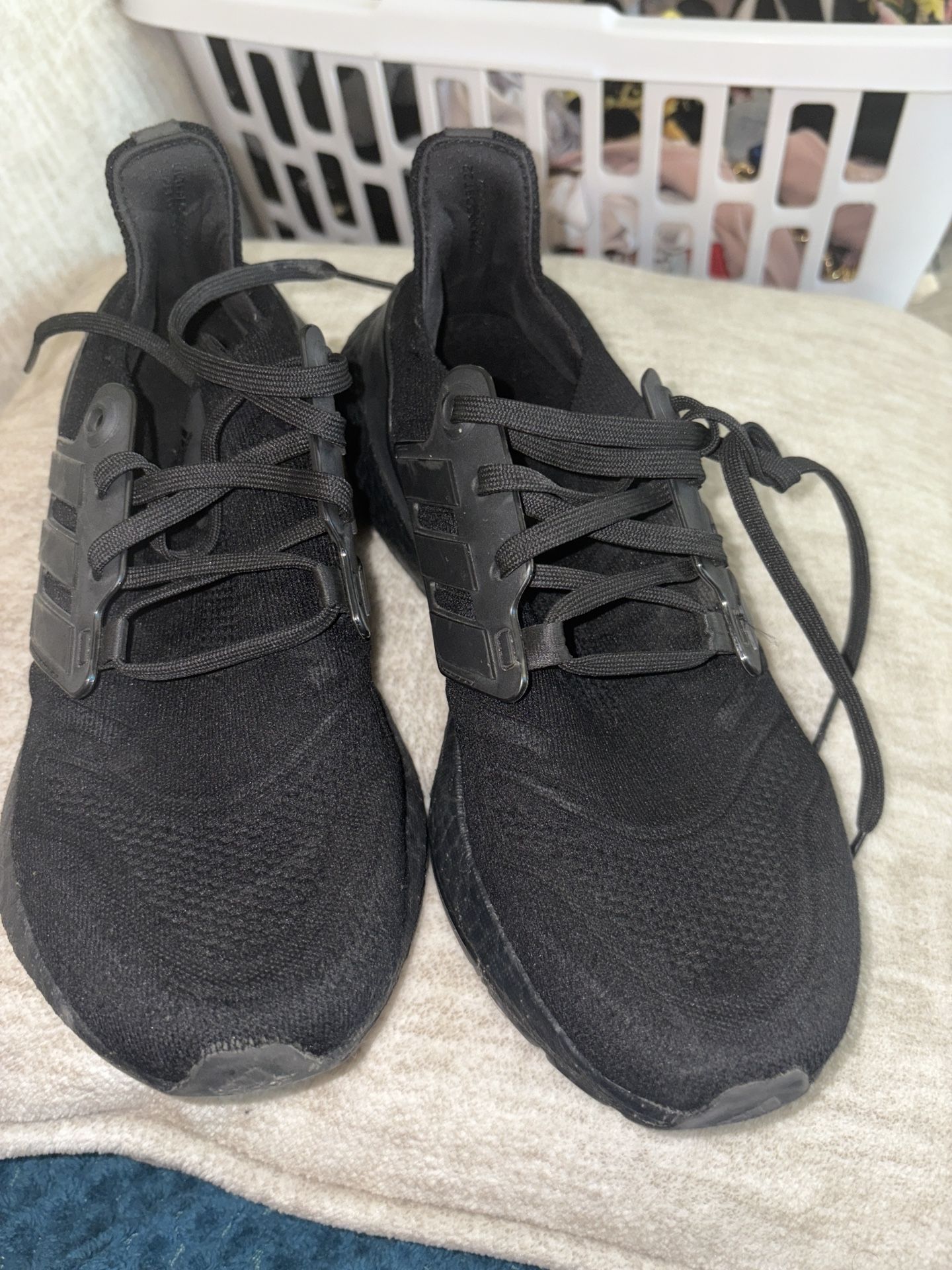 Adidas Ultraboost 22 