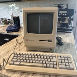 macintosh plus 1mb m0001a with Keyboard And Two Mice