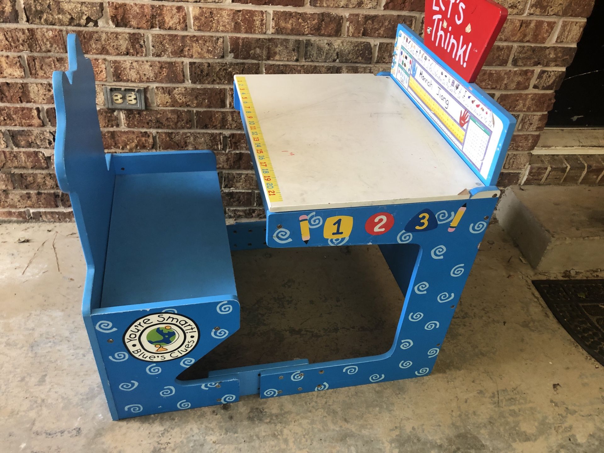 Kids learning table and chair