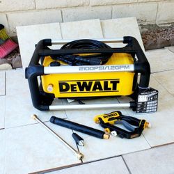 DeWALT Electric Pressure Washer 2100 PSI