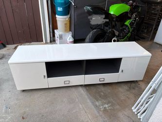 White tv stand / tv console