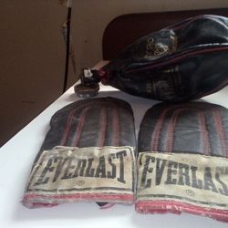 Everlast Vintage Speed Bag With Gloves 