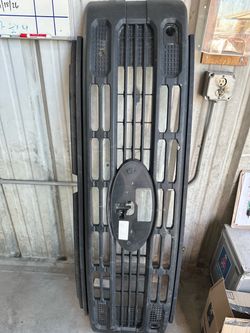 Original Grill for Ford XL 350 - USED