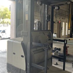 Forklift Crown Electric Order Picker