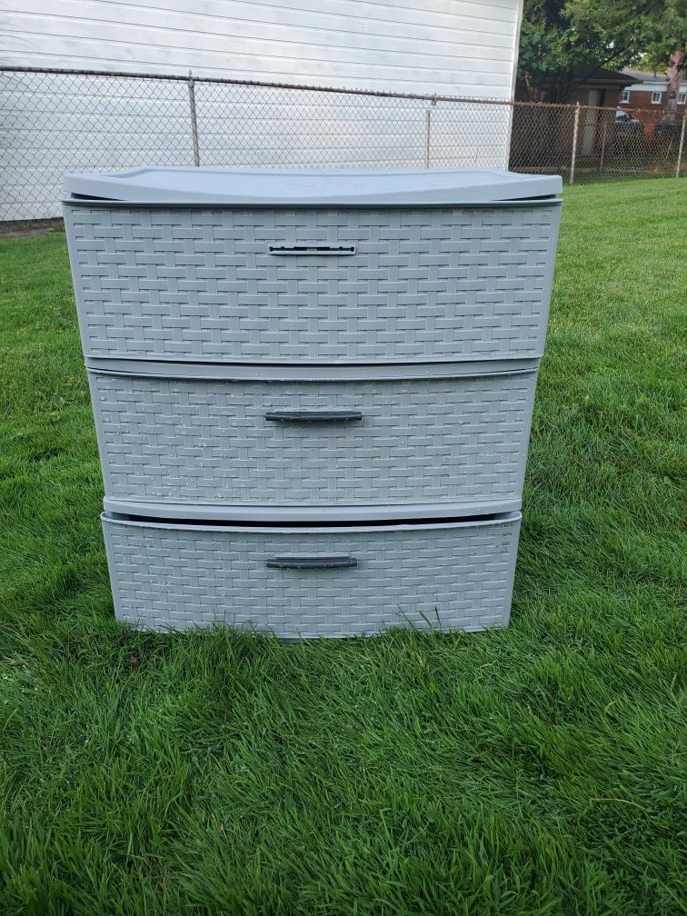 Sterlite plastic drawers