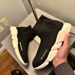 balenciaga speed trainer black and white sz 42
