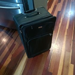 Large Protege Roll Around Suitcase 