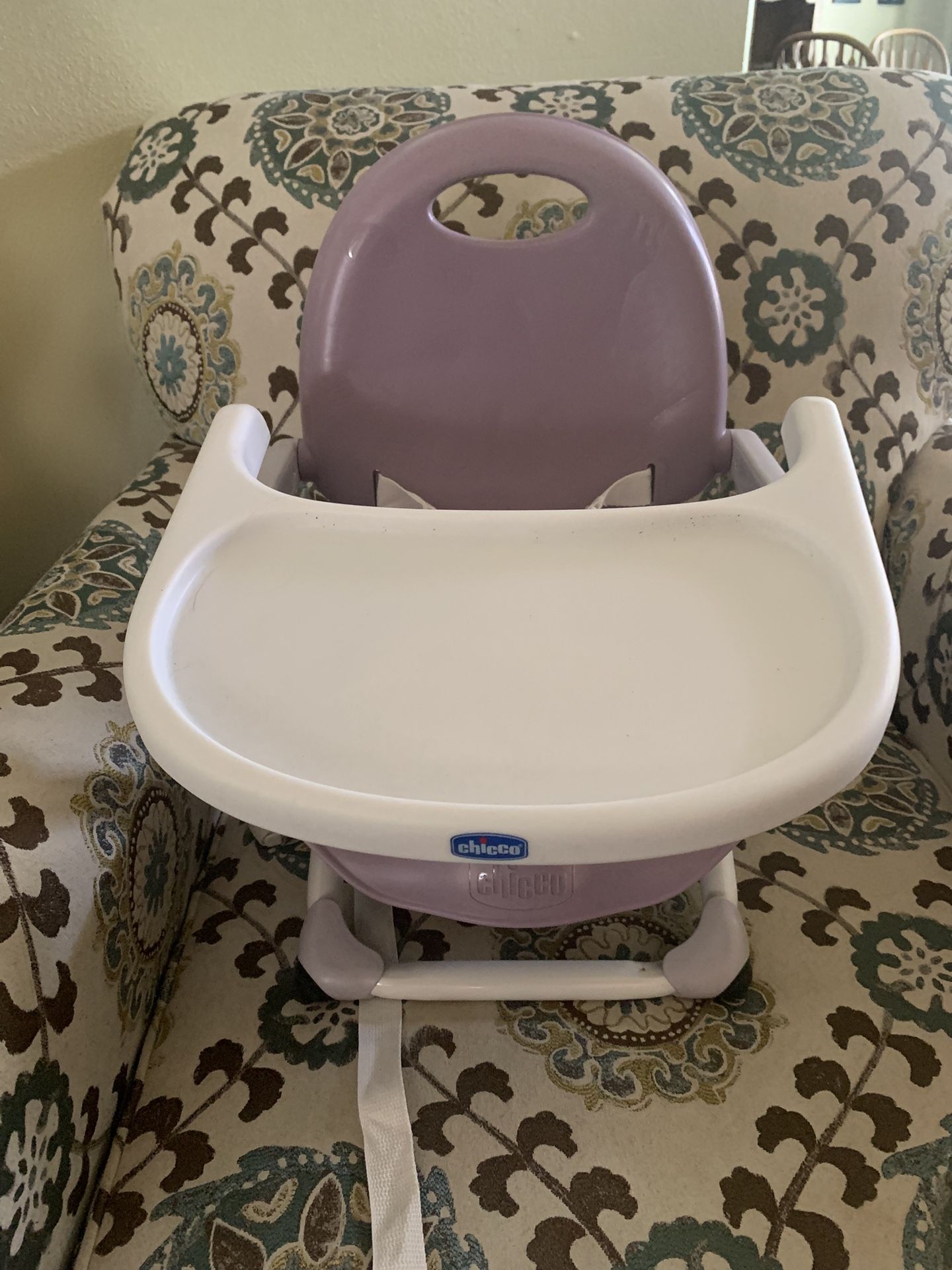 Booster seat (Chicco)