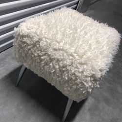 Ottoman/pouf