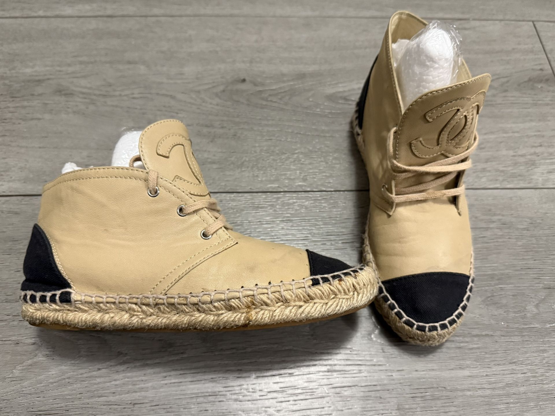 Cream And Black Shoes Size 6 C H A N E L