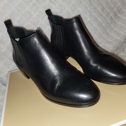 Women's Michael Kors Black Leather Shaw Flat Bootie Size 8.5 New Condition(Worn Once)