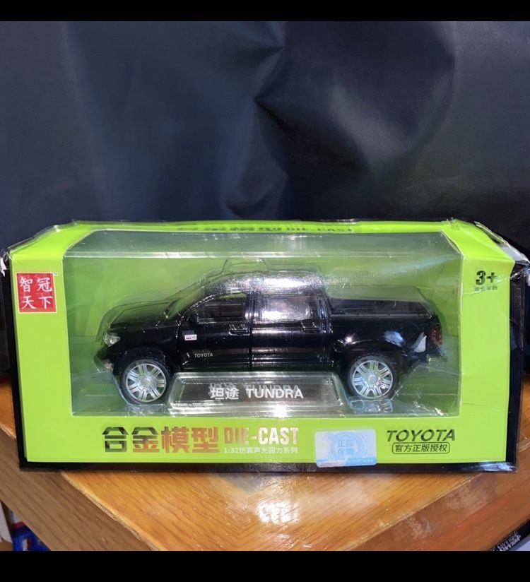 1:32 Toyota Tundra Diecast