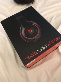 Beats studio 2! Perfect condition! With box and original charger!