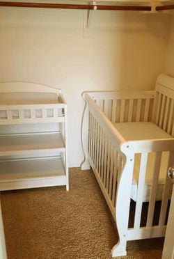 White Convertible Crib 4 in 1