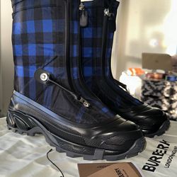 BURBERRY DEEP ROYAL SNOW BOOT (contact info removed) 1010 MEN’S SIZE 43.5/ 10.5 US/ 9.5UK